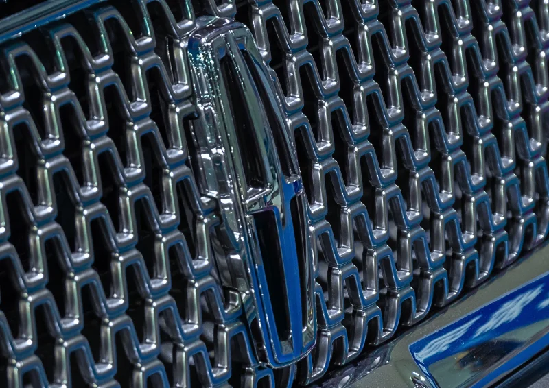 Lincoln emblem on a chrome mesh grille with geometric design